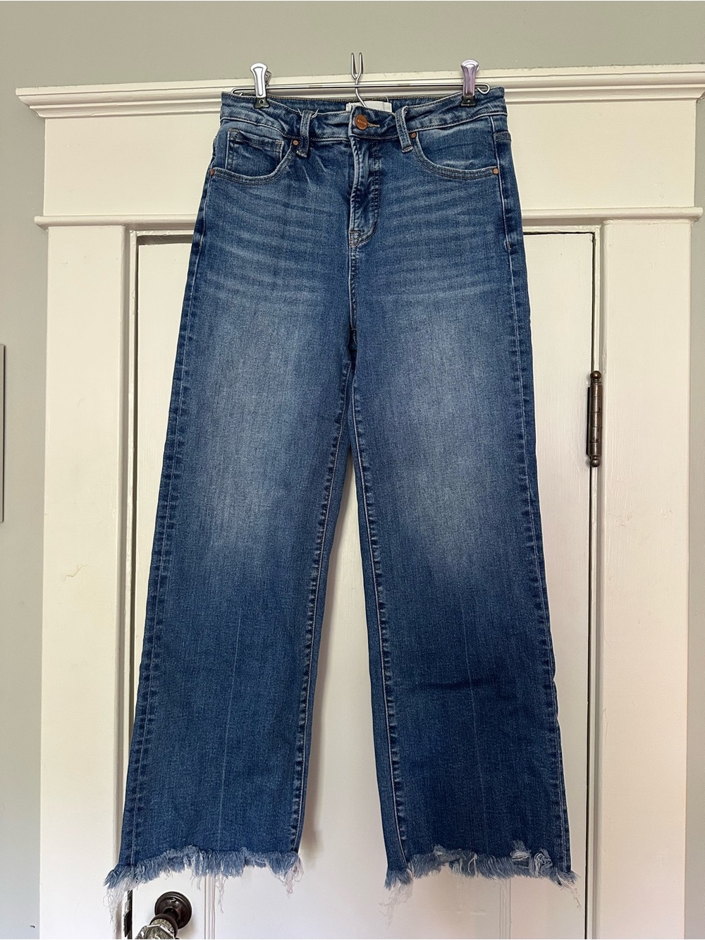 High-Rise Cropped Wide-Leg Jeans in Blue with Frayed Hem